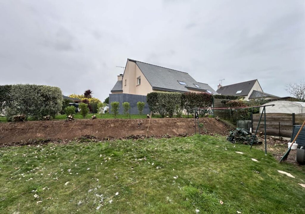 Retrait de la bâche et de la haie